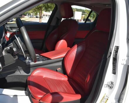 Белый Альфа Giulia, объемом двигателя 2 л и пробегом 55 тыс. км за 7900 $, фото 5 на Automoto.ua