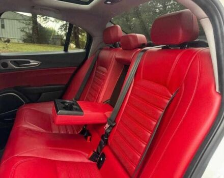Белый Альфа Giulia, объемом двигателя 2 л и пробегом 56 тыс. км за 5400 $, фото 9 на Automoto.ua