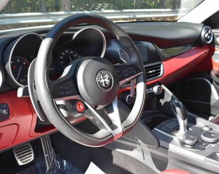 Белый Альфа Giulia, объемом двигателя 2 л и пробегом 55 тыс. км за 7900 $, фото 6 на Automoto.ua