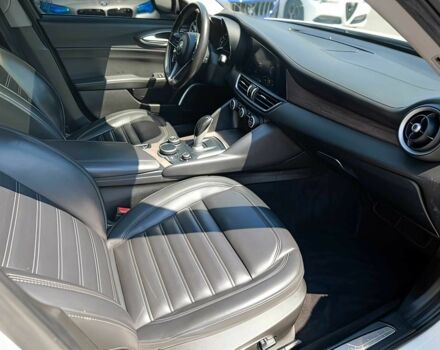 Білий Альфа Giulia, об'ємом двигуна 2 л та пробігом 69 тис. км за 5300 $, фото 13 на Automoto.ua