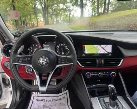 Белый Альфа Giulia, объемом двигателя 2 л и пробегом 56 тыс. км за 5400 $, фото 6 на Automoto.ua