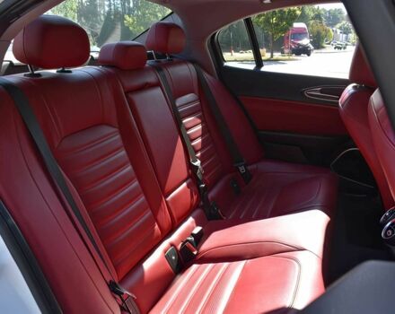 Белый Альфа Giulia, объемом двигателя 2 л и пробегом 55 тыс. км за 7900 $, фото 11 на Automoto.ua