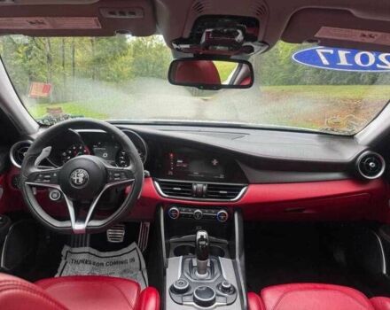 Белый Альфа Giulia, объемом двигателя 2 л и пробегом 56 тыс. км за 5400 $, фото 5 на Automoto.ua