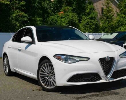 Белый Альфа Giulia, объемом двигателя 2 л и пробегом 63 тыс. км за 3900 $, фото 8 на Automoto.ua