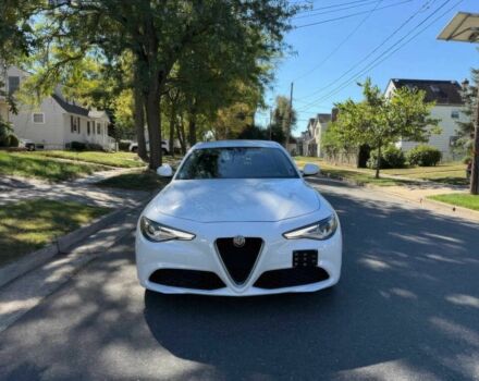 Белый Альфа Giulia, объемом двигателя 2 л и пробегом 44 тыс. км за 4100 $, фото 1 на Automoto.ua