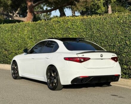 Белый Альфа Giulia, объемом двигателя 2 л и пробегом 43 тыс. км за 9500 $, фото 5 на Automoto.ua