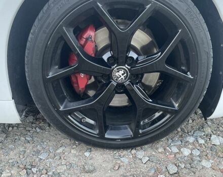 Белый Альфа Giulia, объемом двигателя 2 л и пробегом 74 тыс. км за 448 $, фото 18 на Automoto.ua