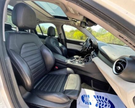 Белый Альфа Giulia, объемом двигателя 2 л и пробегом 37 тыс. км за 7500 $, фото 9 на Automoto.ua