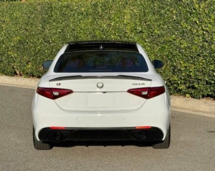 Белый Альфа Giulia, объемом двигателя 2 л и пробегом 43 тыс. км за 9500 $, фото 6 на Automoto.ua