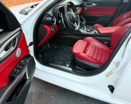 Белый Альфа Giulia, объемом двигателя 2 л и пробегом 43 тыс. км за 9500 $, фото 8 на Automoto.ua