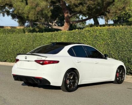 Белый Альфа Giulia, объемом двигателя 2 л и пробегом 43 тыс. км за 9500 $, фото 7 на Automoto.ua