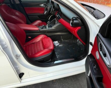 Белый Альфа Giulia, объемом двигателя 2 л и пробегом 43 тыс. км за 9500 $, фото 9 на Automoto.ua
