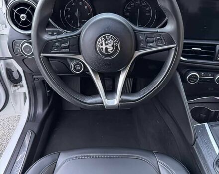 Белый Альфа Giulia, объемом двигателя 2 л и пробегом 34 тыс. км за 13000 $, фото 11 на Automoto.ua