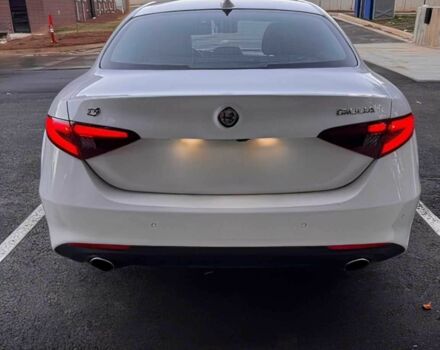 Белый Альфа Giulia, объемом двигателя 2 л и пробегом 34 тыс. км за 13000 $, фото 5 на Automoto.ua