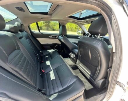 Белый Альфа Giulia, объемом двигателя 2 л и пробегом 36 тыс. км за 15000 $, фото 11 на Automoto.ua