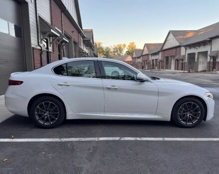 Белый Альфа Giulia, объемом двигателя 2 л и пробегом 34 тыс. км за 13000 $, фото 7 на Automoto.ua