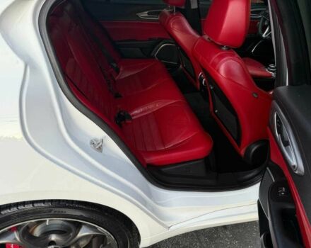 Белый Альфа Giulia, объемом двигателя 2 л и пробегом 43 тыс. км за 9500 $, фото 13 на Automoto.ua