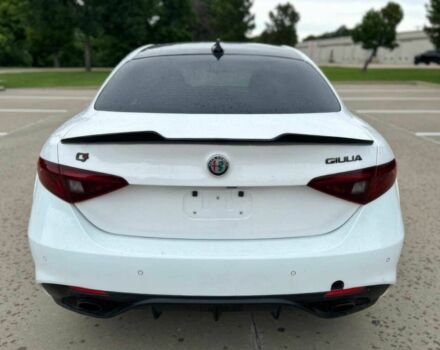 Белый Альфа Giulia, объемом двигателя 2 л и пробегом 36 тыс. км за 15000 $, фото 5 на Automoto.ua