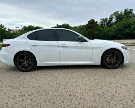 Белый Альфа Giulia, объемом двигателя 2 л и пробегом 36 тыс. км за 15000 $, фото 7 на Automoto.ua