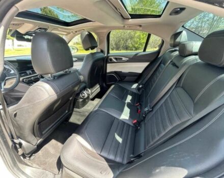 Белый Альфа Giulia, объемом двигателя 2 л и пробегом 36 тыс. км за 15000 $, фото 10 на Automoto.ua