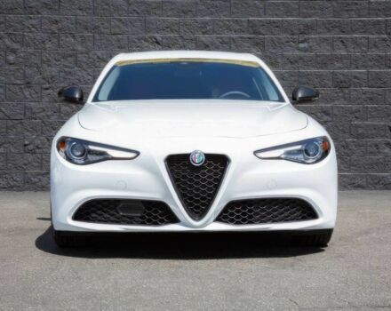 Белый Альфа Giulia, объемом двигателя 2 л и пробегом 42 тыс. км за 14000 $, фото 1 на Automoto.ua