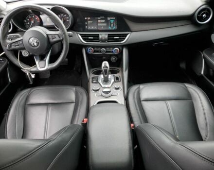 Белый Альфа Giulia, объемом двигателя 2 л и пробегом 50 тыс. км за 453 $, фото 6 на Automoto.ua