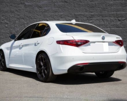 Белый Альфа Giulia, объемом двигателя 2 л и пробегом 42 тыс. км за 14000 $, фото 5 на Automoto.ua