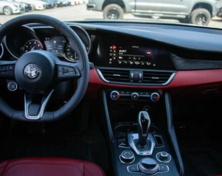 Белый Альфа Giulia, объемом двигателя 2 л и пробегом 42 тыс. км за 14000 $, фото 8 на Automoto.ua