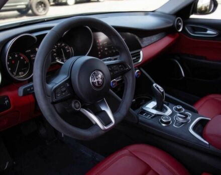 Белый Альфа Giulia, объемом двигателя 2 л и пробегом 42 тыс. км за 14000 $, фото 7 на Automoto.ua
