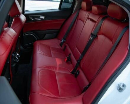 Белый Альфа Giulia, объемом двигателя 2 л и пробегом 42 тыс. км за 14000 $, фото 9 на Automoto.ua