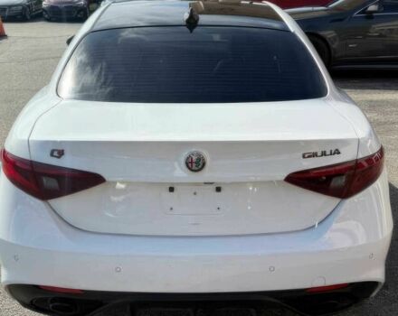 Белый Альфа Giulia, объемом двигателя 2 л и пробегом 29 тыс. км за 12300 $, фото 5 на Automoto.ua