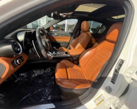 Белый Альфа Giulia, объемом двигателя 2 л и пробегом 29 тыс. км за 12300 $, фото 7 на Automoto.ua
