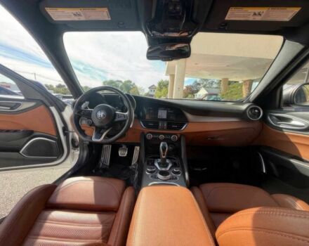 Белый Альфа Giulia, объемом двигателя 2 л и пробегом 29 тыс. км за 12300 $, фото 8 на Automoto.ua