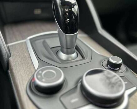 Черный Альфа Giulia, объемом двигателя 2 л и пробегом 50 тыс. км за 15500 $, фото 7 на Automoto.ua