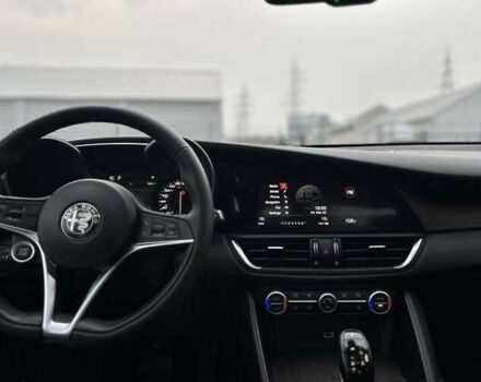 Черный Альфа Giulia, объемом двигателя 2 л и пробегом 50 тыс. км за 15500 $, фото 5 на Automoto.ua