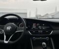 Черный Альфа Giulia, объемом двигателя 2 л и пробегом 50 тыс. км за 15500 $, фото 5 на Automoto.ua