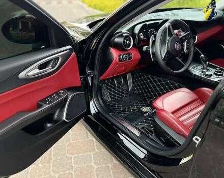 Черный Альфа Giulia, объемом двигателя 2 л и пробегом 40 тыс. км за 14400 $, фото 9 на Automoto.ua