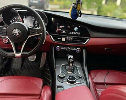 Черный Альфа Giulia, объемом двигателя 2 л и пробегом 40 тыс. км за 14400 $, фото 11 на Automoto.ua