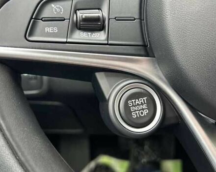 Черный Альфа Giulia, объемом двигателя 2 л и пробегом 50 тыс. км за 15500 $, фото 4 на Automoto.ua