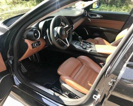 Черный Альфа Giulia, объемом двигателя 2 л и пробегом 104 тыс. км за 16900 $, фото 9 на Automoto.ua