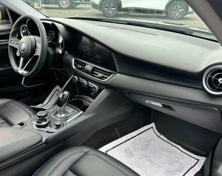 Чорний Альфа Giulia, об'ємом двигуна 2 л та пробігом 73 тис. км за 9600 $, фото 11 на Automoto.ua