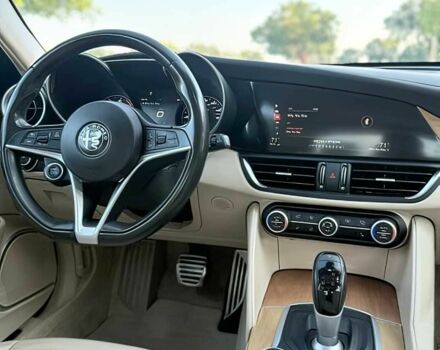 Черный Альфа Giulia, объемом двигателя 2 л и пробегом 45 тыс. км за 10000 $, фото 10 на Automoto.ua
