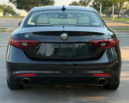 Черный Альфа Giulia, объемом двигателя 2 л и пробегом 45 тыс. км за 10000 $, фото 5 на Automoto.ua