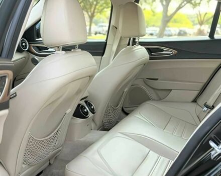 Черный Альфа Giulia, объемом двигателя 2 л и пробегом 45 тыс. км за 10000 $, фото 12 на Automoto.ua