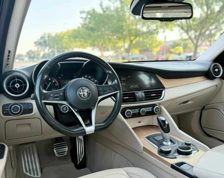 Черный Альфа Giulia, объемом двигателя 2 л и пробегом 45 тыс. км за 10000 $, фото 9 на Automoto.ua