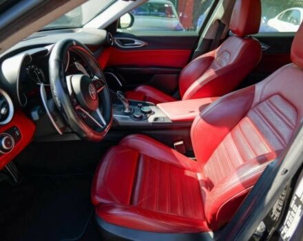 Черный Альфа Giulia, объемом двигателя 2 л и пробегом 40 тыс. км за 13000 $, фото 9 на Automoto.ua