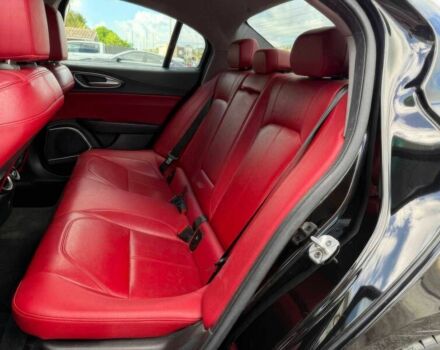 Черный Альфа Giulia, объемом двигателя 2 л и пробегом 30 тыс. км за 16150 $, фото 11 на Automoto.ua