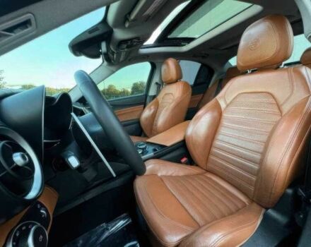Черный Альфа Giulia, объемом двигателя 2 л и пробегом 89 тыс. км за 6300 $, фото 10 на Automoto.ua