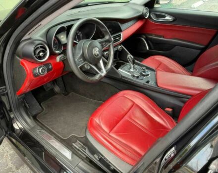 Черный Альфа Giulia, объемом двигателя 2 л и пробегом 30 тыс. км за 16150 $, фото 9 на Automoto.ua