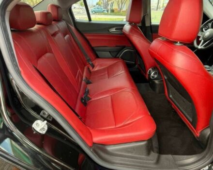 Черный Альфа Giulia, объемом двигателя 2 л и пробегом 30 тыс. км за 16150 $, фото 10 на Automoto.ua